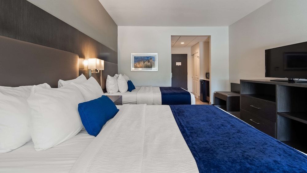 Suite, 2 Queen Beds, Accessible, Bathtub (with Sofabed)