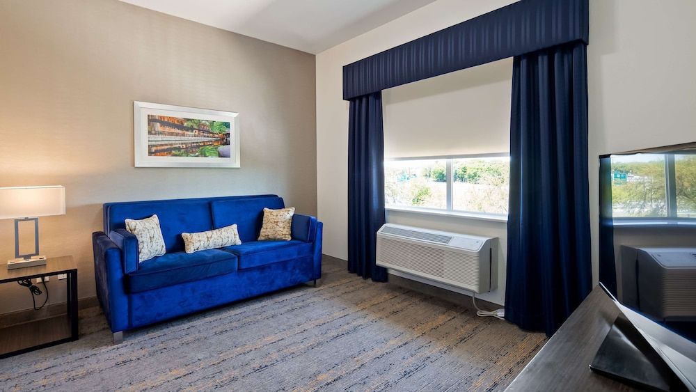 Suite, 2 Queen Beds, Accessible, Bathtub (with Sofabed)