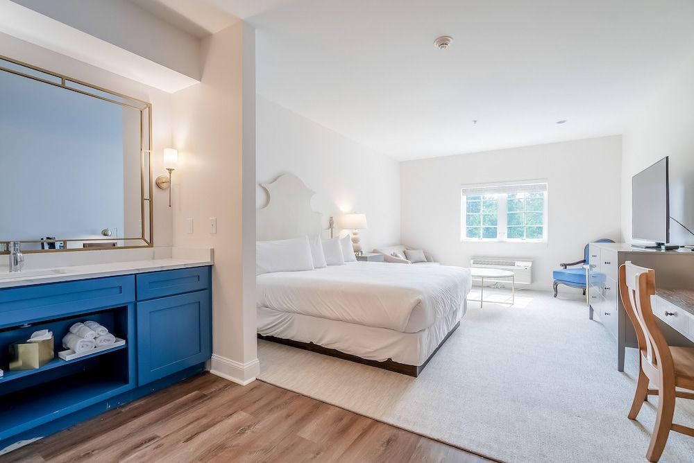 Chateau Renault Standard Room 2