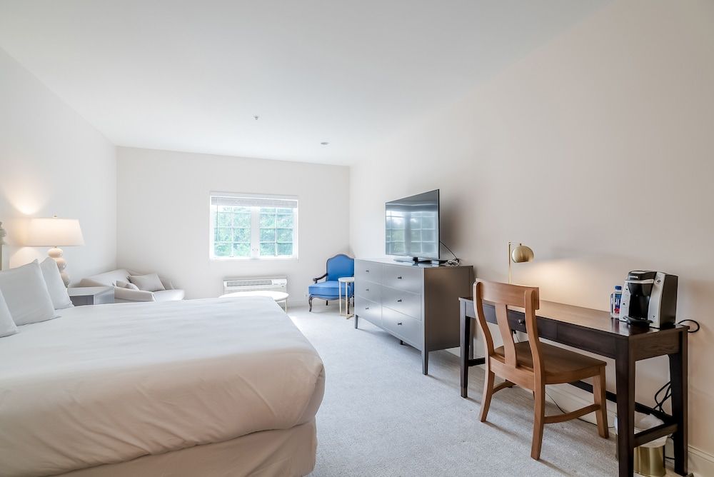 Chateau Renault Standard Room