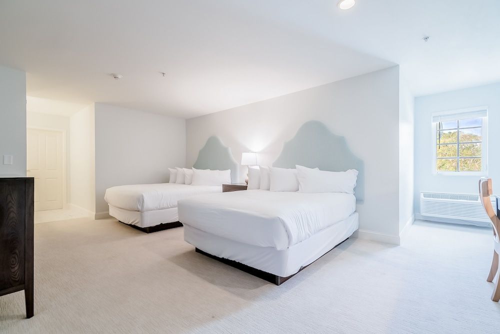 Chateau Renault Basic Double Room 2