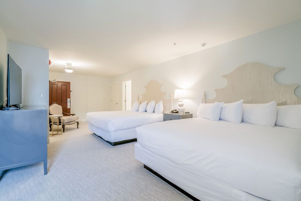 Chateau Renault Basic Double Room