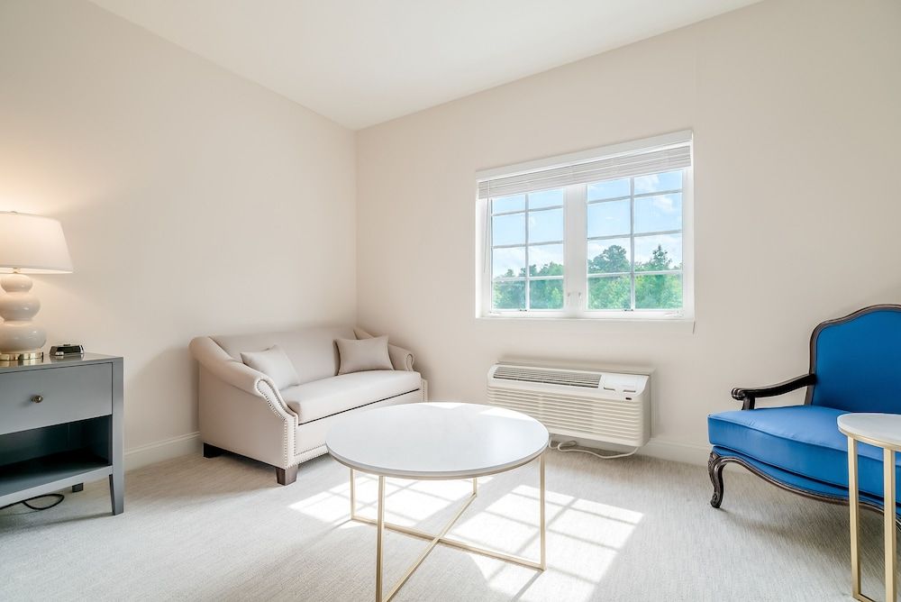 Chateau Renault Standard Room 5