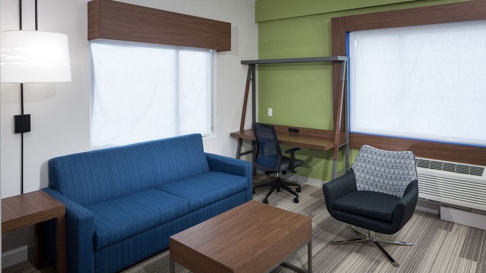 Holiday Inn Express & Suites Orlando at SeaWorld by IHG