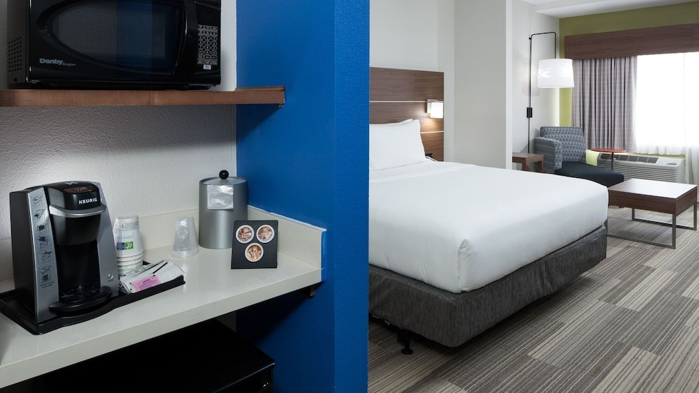 undefined Holiday Inn Express & Suites Orlando at SeaWorld by IHG 2