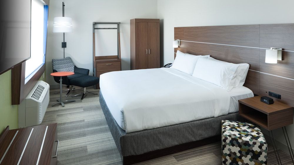 undefined Holiday Inn Express & Suites Orlando at SeaWorld by IHG 10