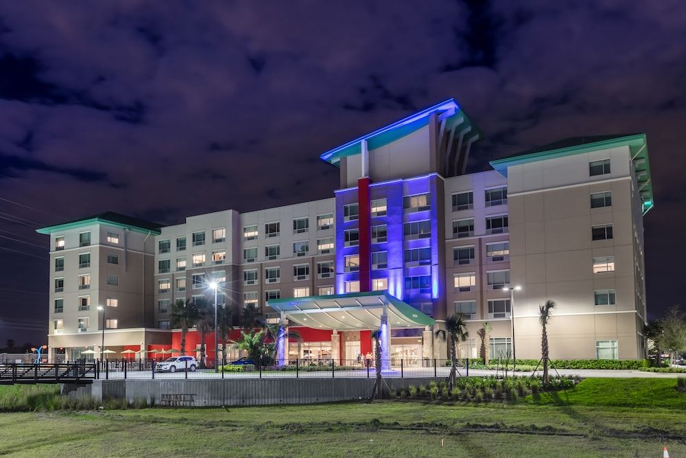 undefined Holiday Inn Express & Suites Orlando at SeaWorld by IHG 8