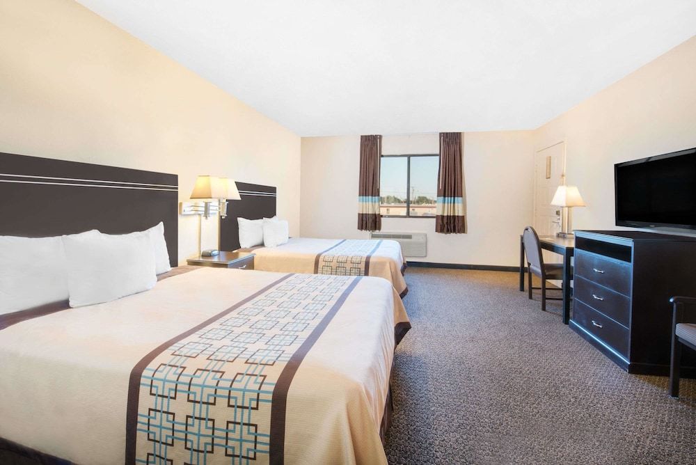 Days Inn by Wyndham Hobbs