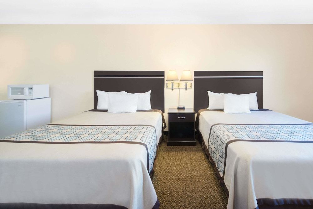 Days Inn by Wyndham Hobbs Studio Suite, 2 Queen Beds, Non Smoking 2