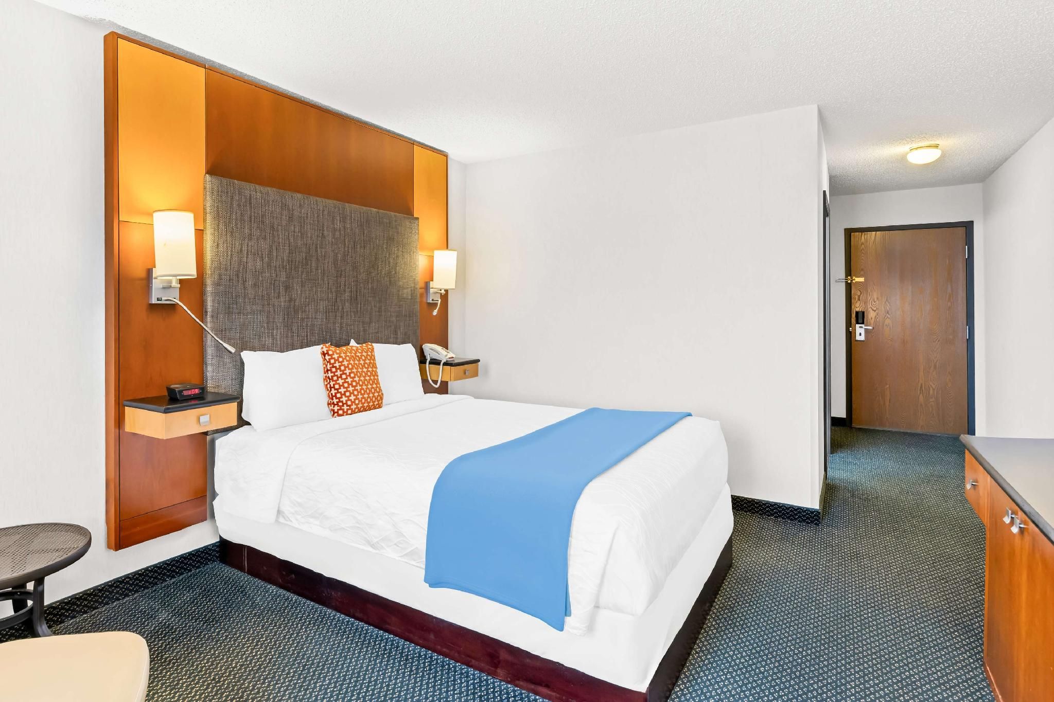 1 Queen Bed Accessible Non-Smoking