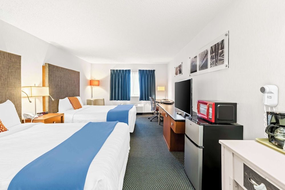 Americas Best Value Inn Tahquamenon Country Room, 2 Queen Beds, Non Smoking