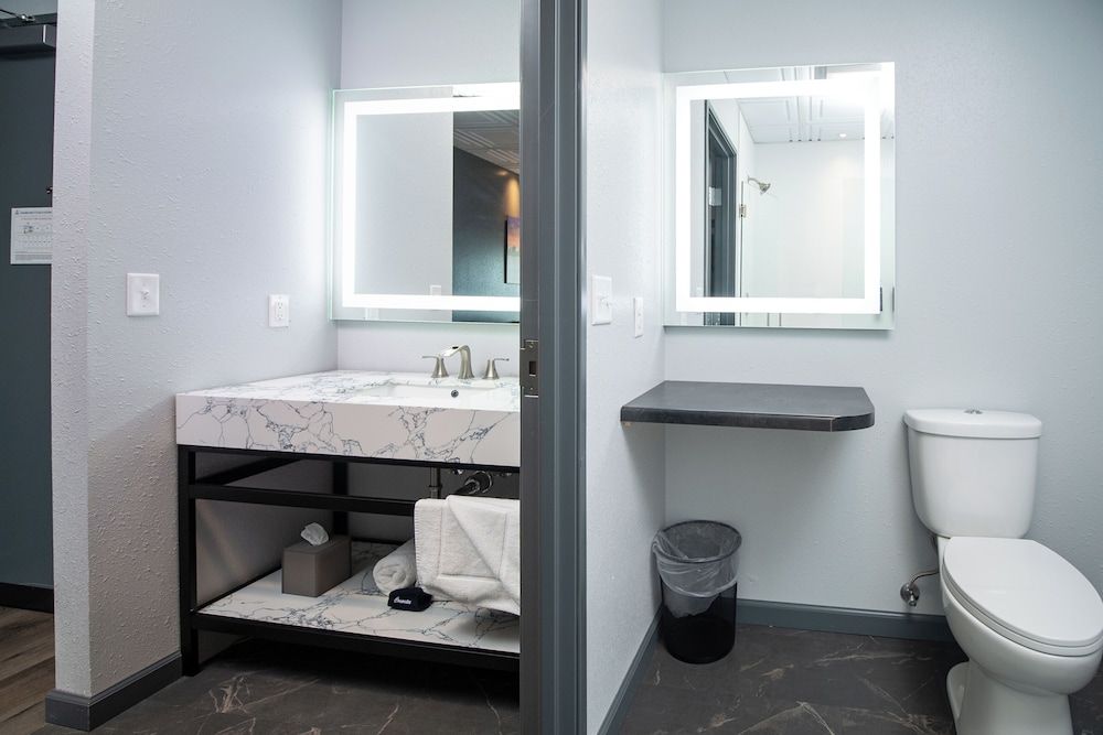 Terrace Bay Hotel Superior Room, 2 Queen Beds, Lake View 3