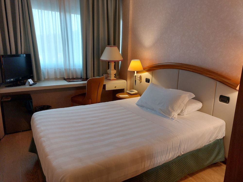 Hotel Perugia Plaza Superior Single Room