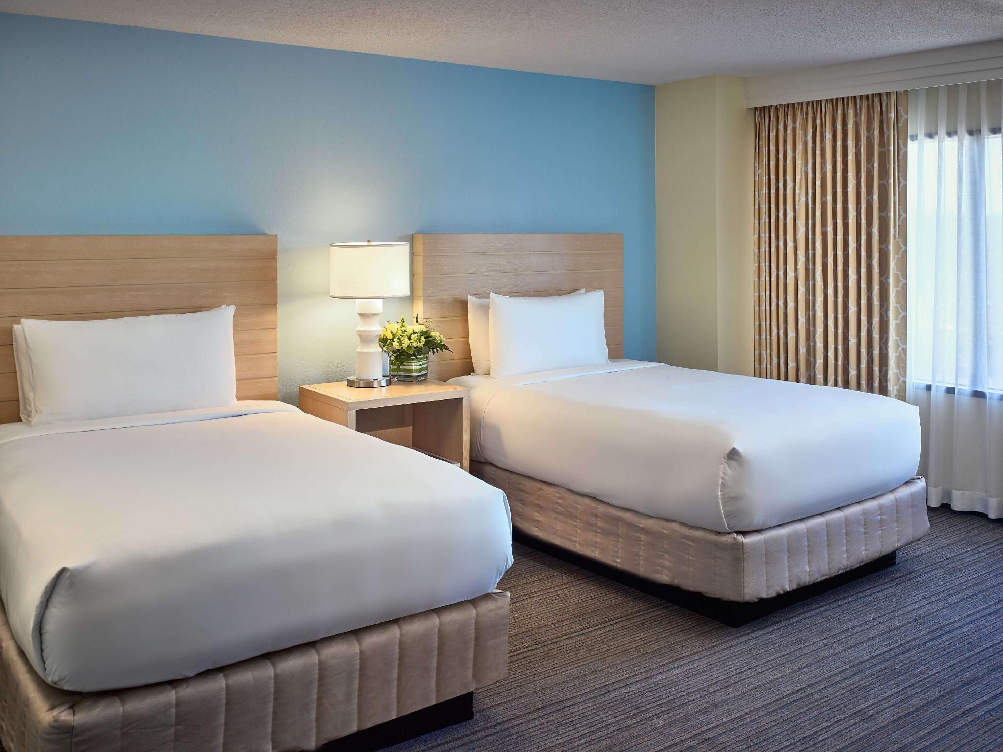 One Bedroom Suite - Two Double Beds ADA Bathtub