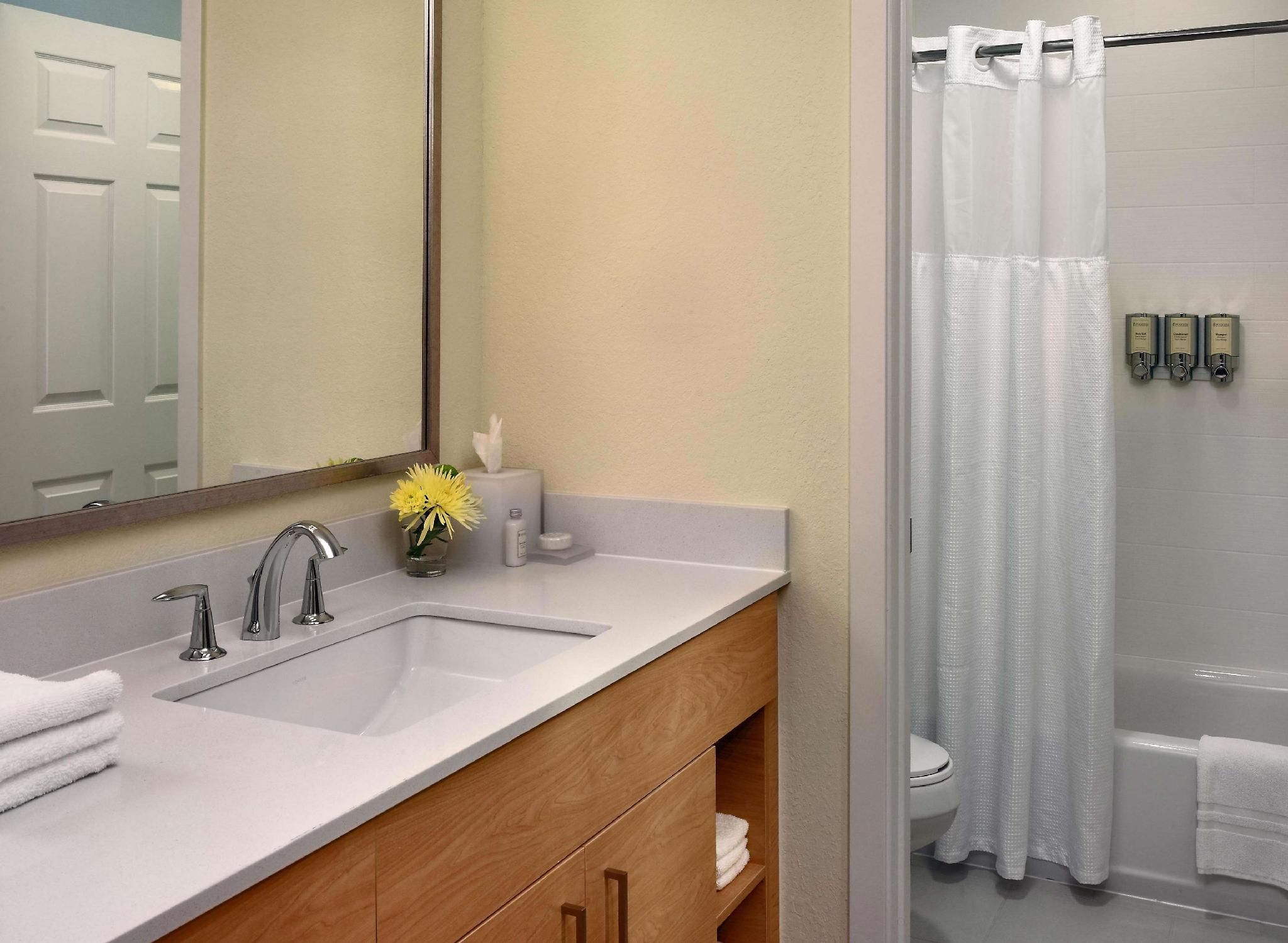 Studio Suite - King - ADA Bathtub