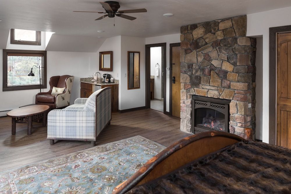 undefined The Landing at Estes Park - Riverside Retreat 3