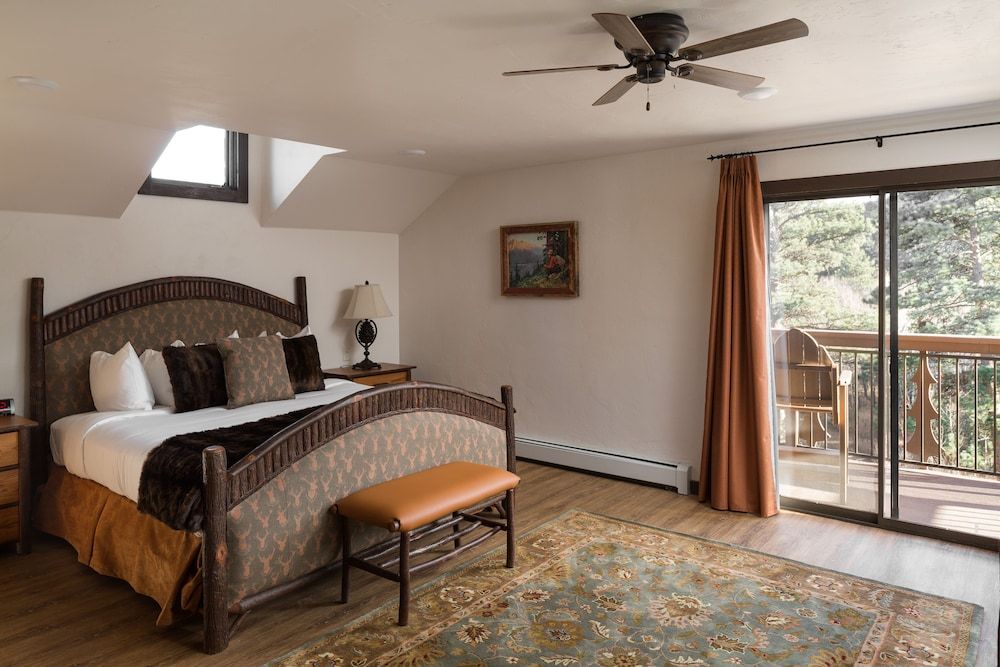 Panoramic Suite, Fireplace, River View (Adults Only)