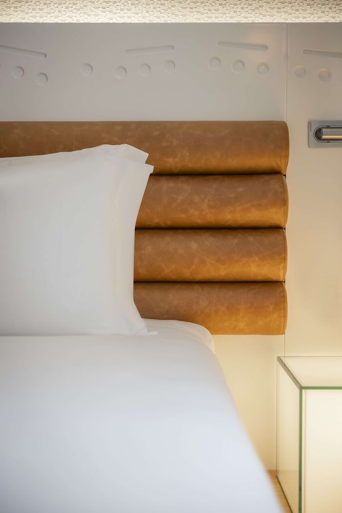 undefined The Morrison Dublin, Curio Collection by Hilton 4
