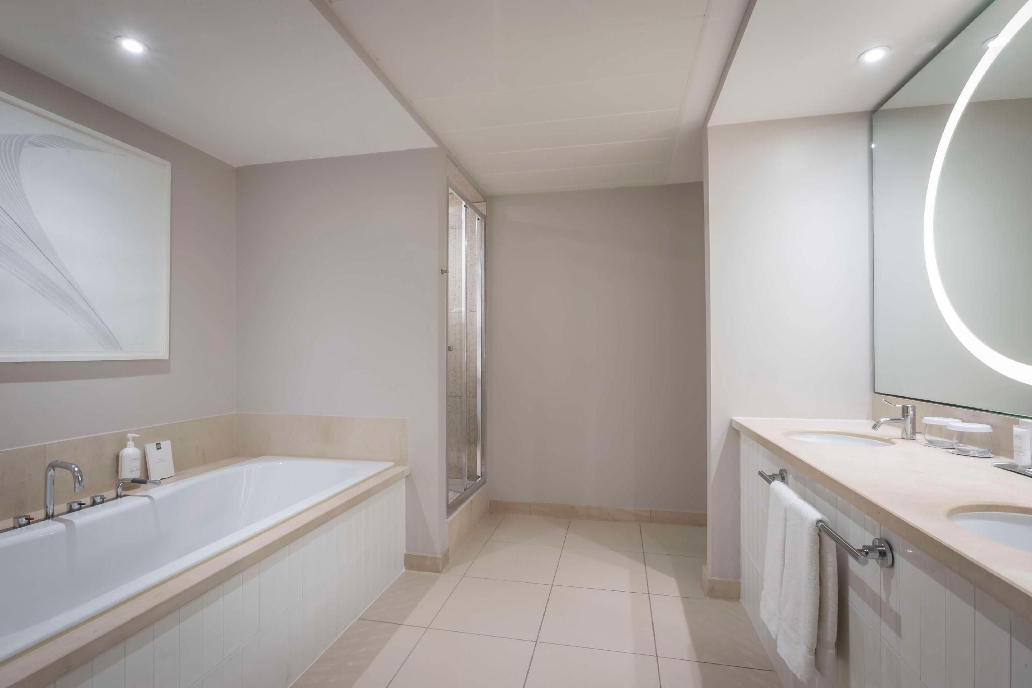King One Bedroom Suite With River View