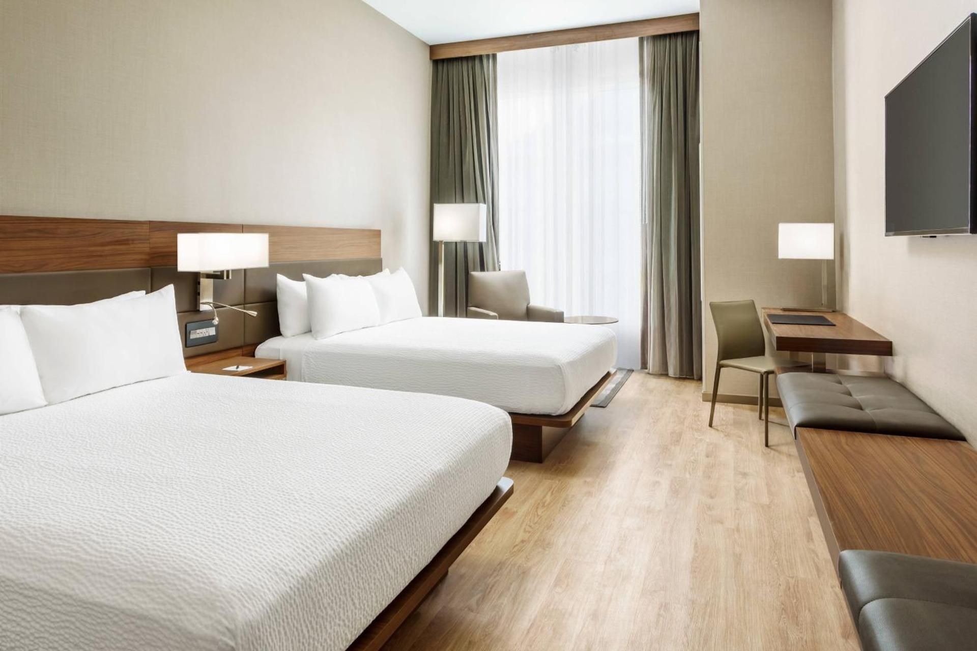 Queen Room - Hearing Accessible