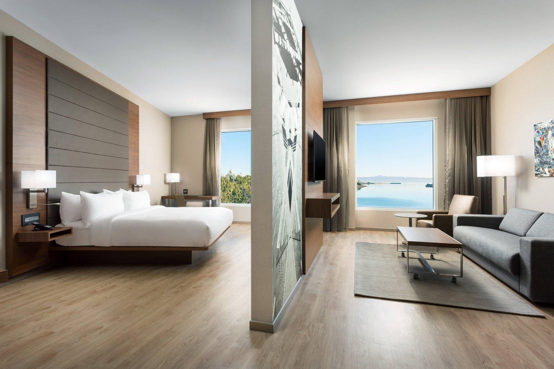 Suite 1 King Bay View, Suite, 1 King, Sofa Bed, Bay View