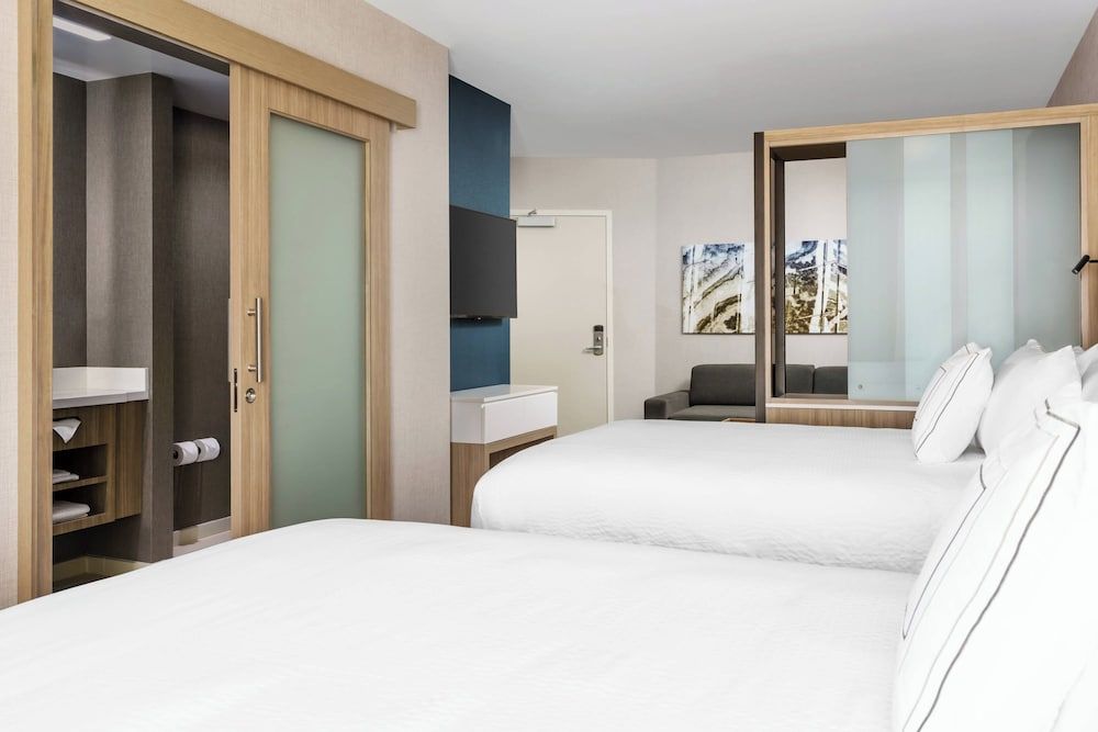 Studio Suite, 2 Queen Beds (Mobility/Hearing Accessible, Tub)