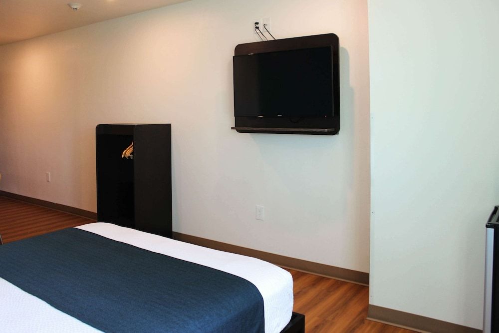 Motel 6 Rexburg, ID Standard Room, 1 Queen Bed, Accessible, Non Smoking 7