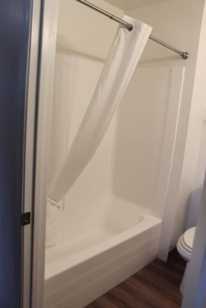 Motel 6 Rexburg, ID Deluxe Studio, 2 Queen Beds, Non Smoking, Kitchen 5