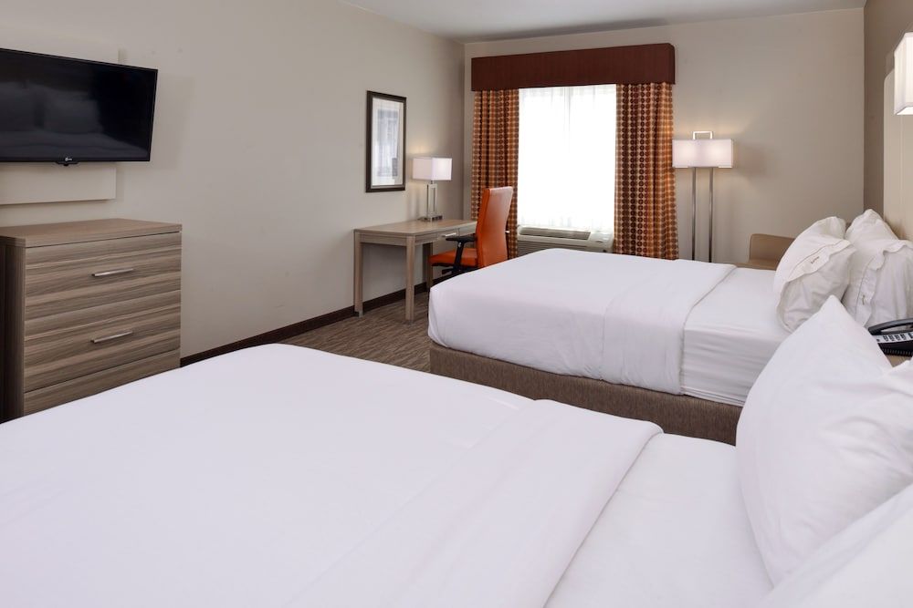 Holiday Inn Express & Suites Williams by IHG Standard Room, 2 Queen Beds 4
