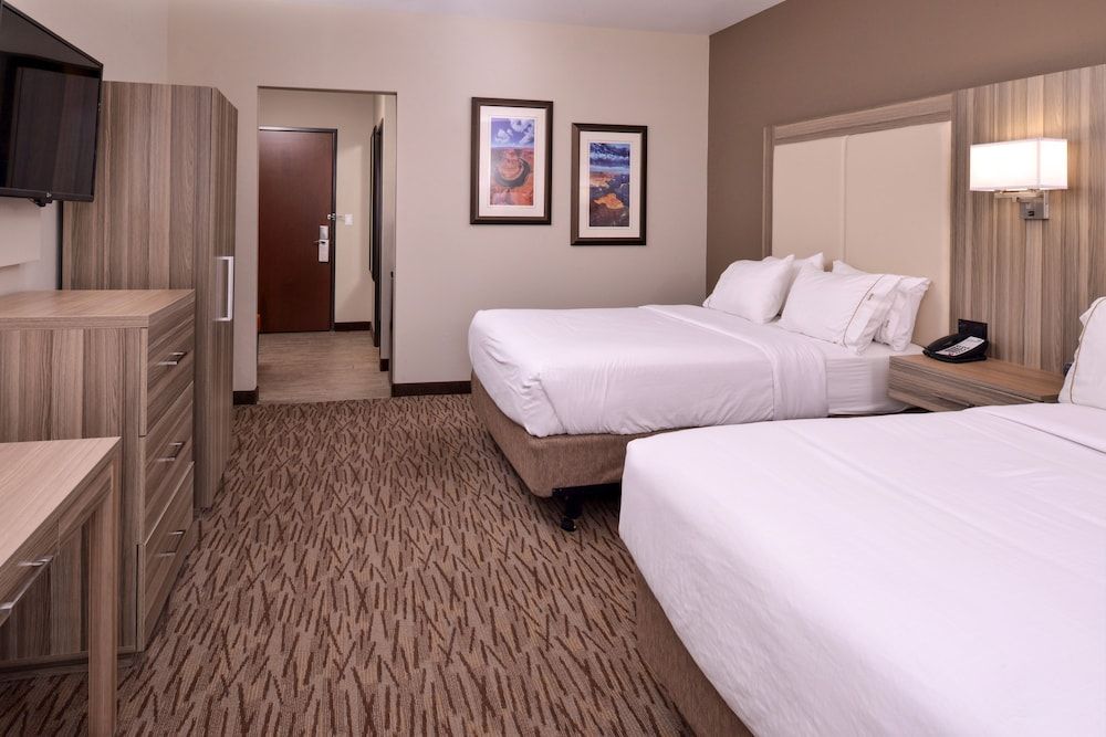 Holiday Inn Express & Suites Williams by IHG Standard Room, 2 Queen Beds 6