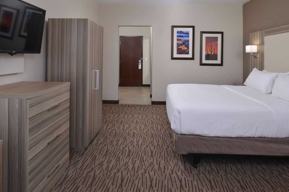 undefined Holiday Inn Express & Suites Williams by IHG 2