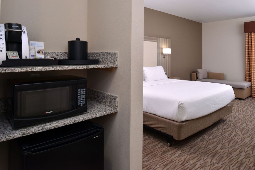 undefined Holiday Inn Express & Suites Williams by IHG