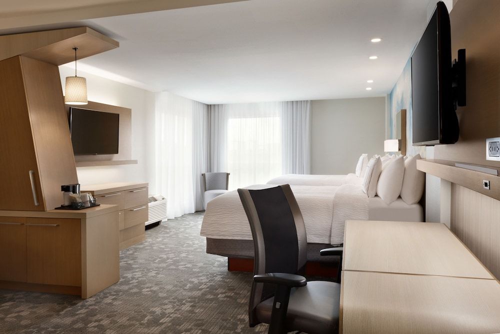 Room, 2 Queen Beds, Non Smoking (Mobility/Hearing Accessible, Tub)