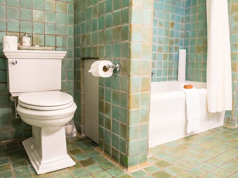 The Manor on Front Suite, Ensuite, River View (The Richey) 4