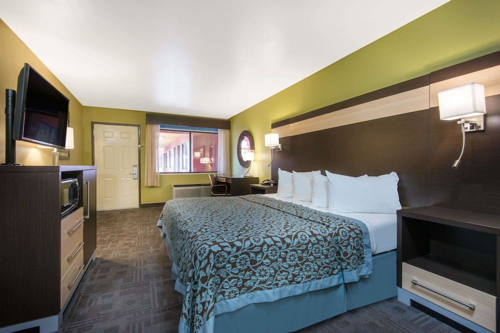Room, 1 King Bed, Accessible, Non Smoking (Mobility)