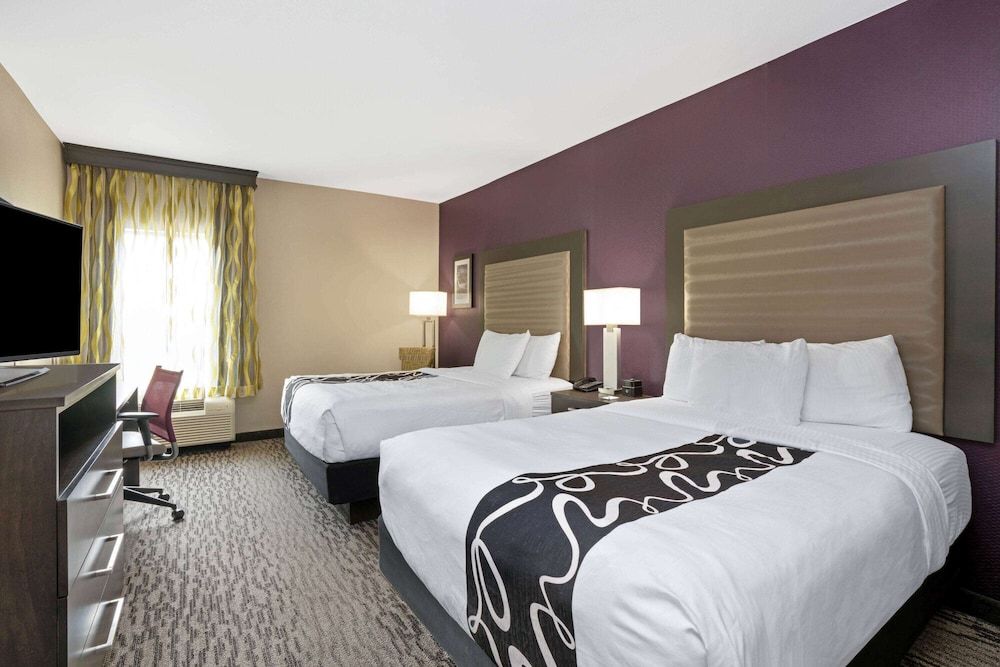 Room, 2 Queen Beds, Accessible, Non Smoking (Roll-In Shower)