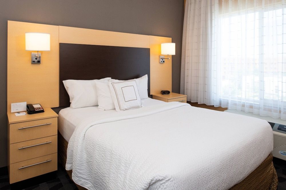 Suite, 1 Bedroom (Mobility/Hearing Accessible, Tub)