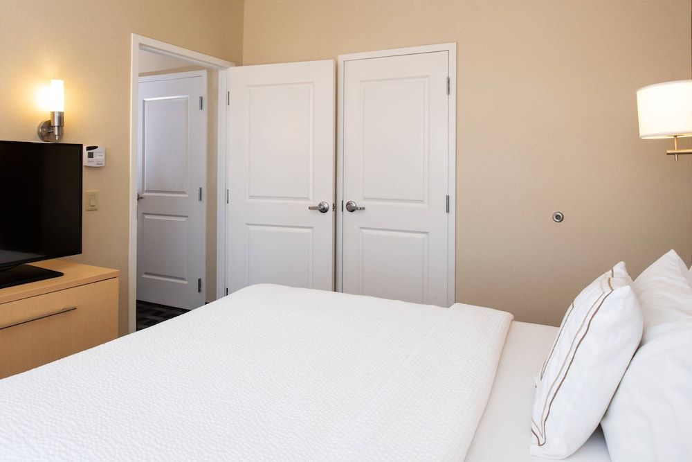 Suite, 1 Bedroom (Mobility/Hearing Accessible, Tub)