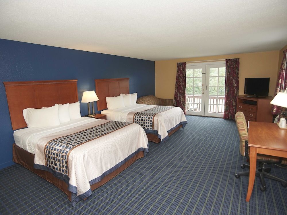 Swiss Chalets Village Inn