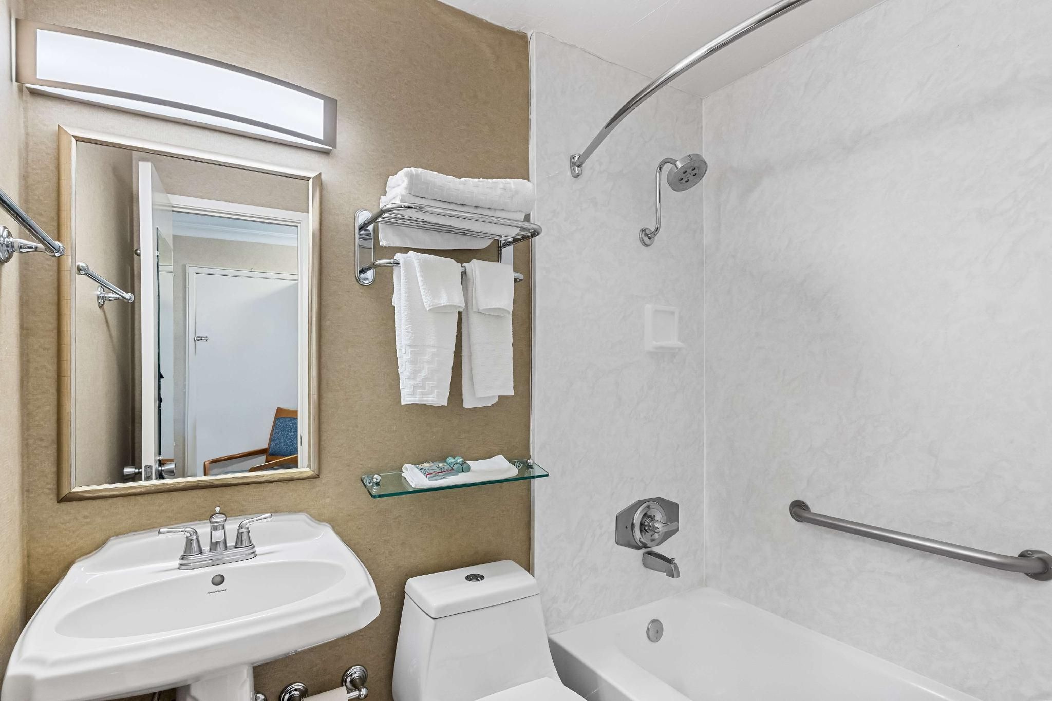 1 King Bed, Nonsmoking