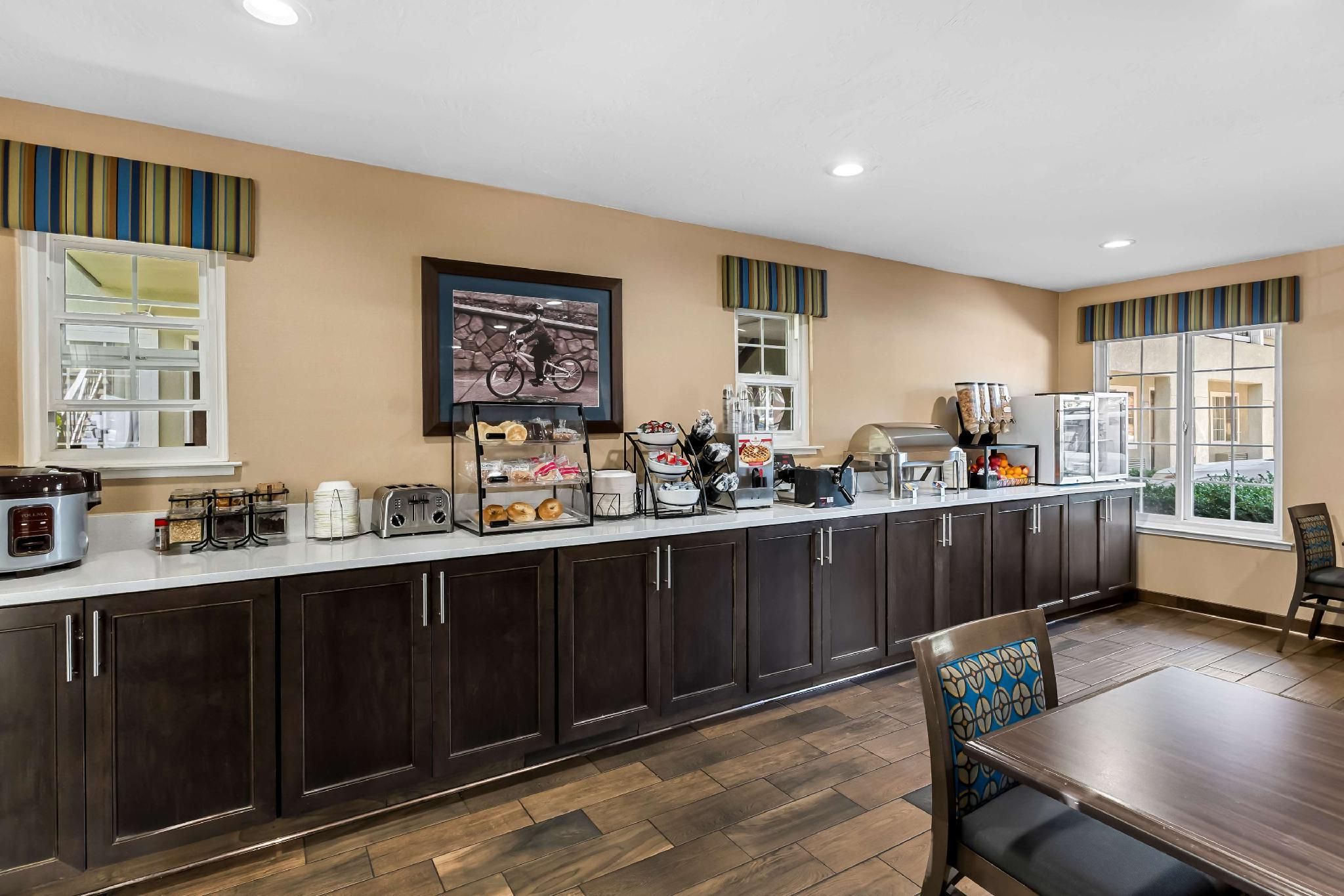 undefined Best Western University Lodge 6