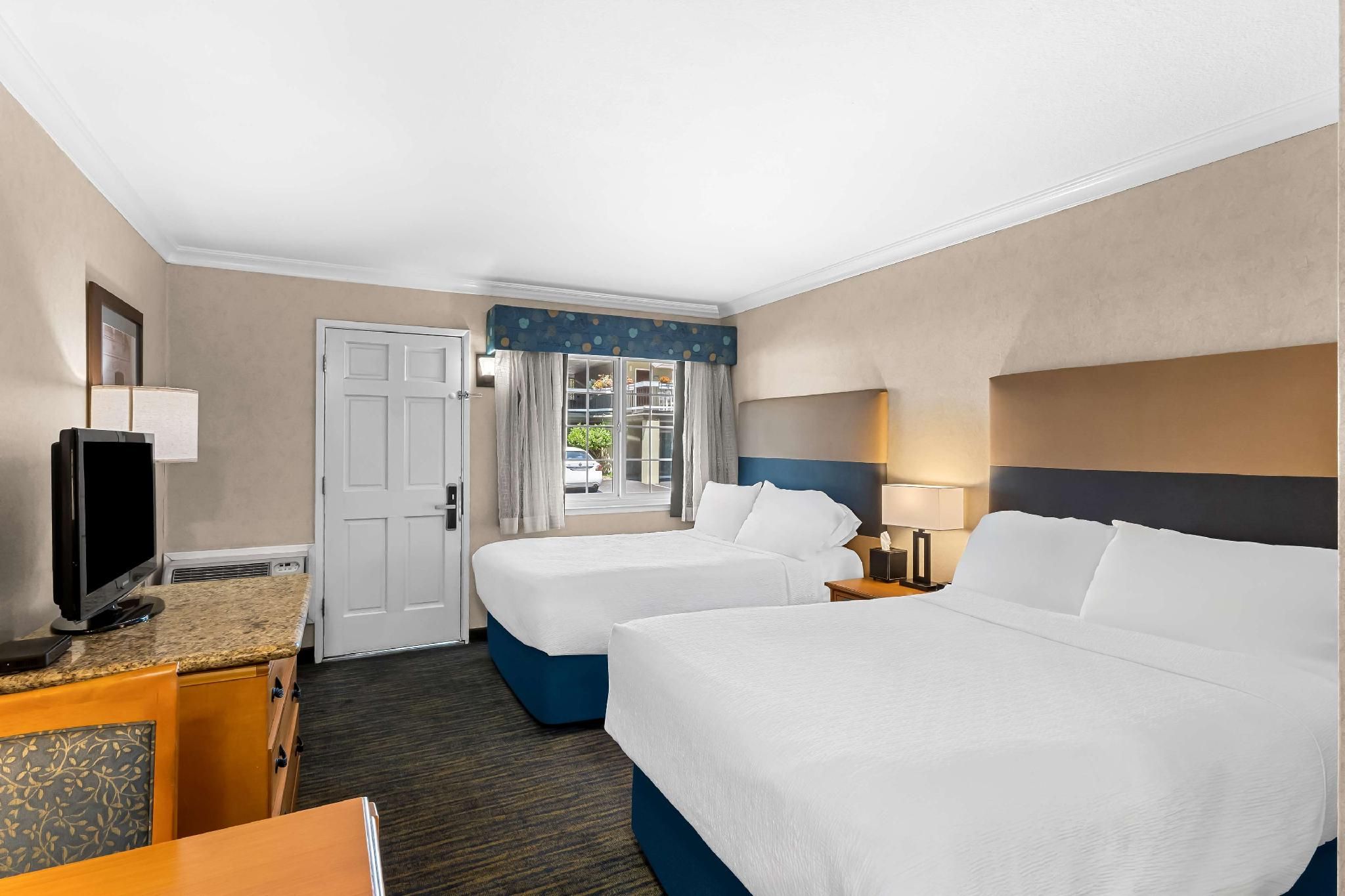 2 double beds, nonsmoking