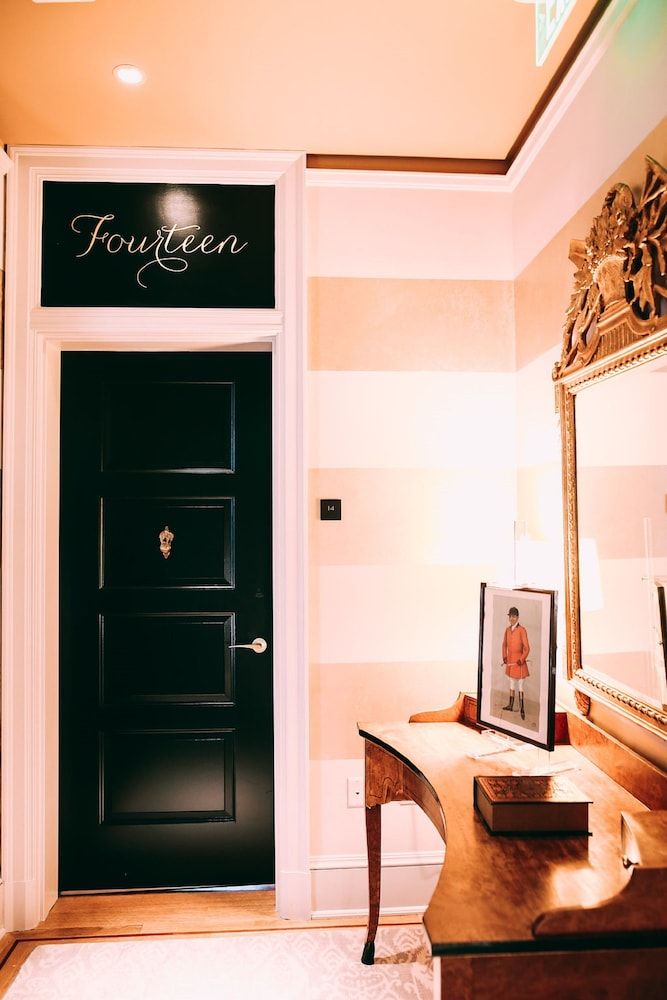 The Ivy Hotel Suite (Fourteen) 3