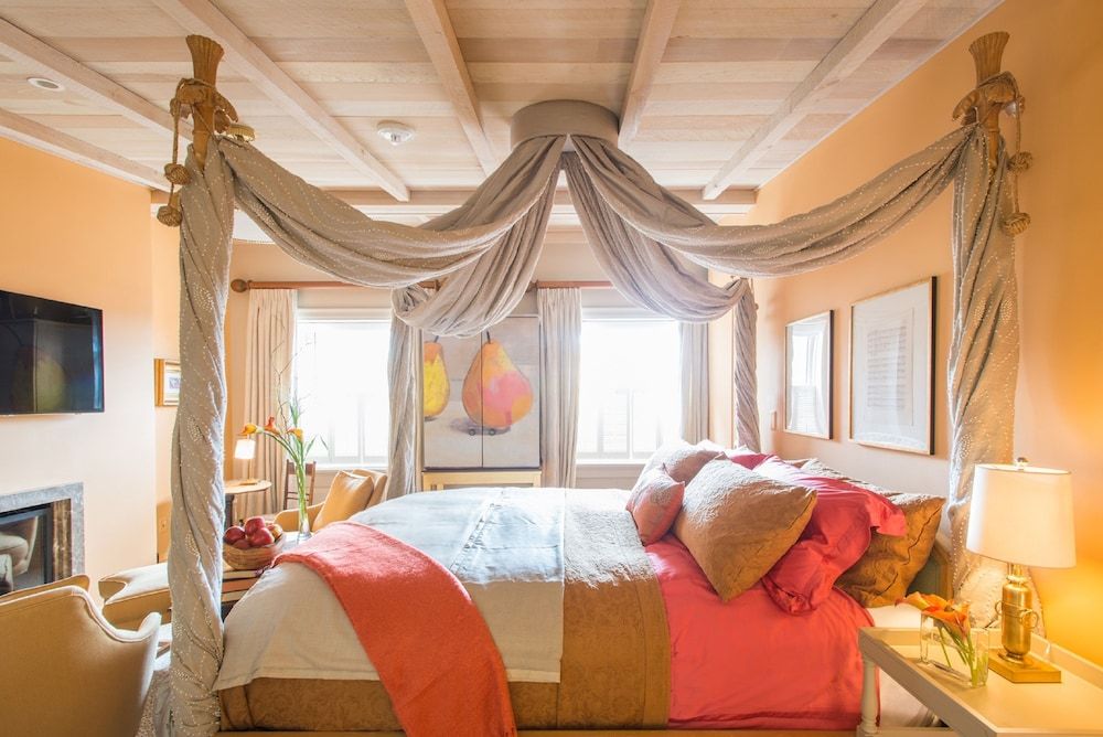 Room (Sixteen)