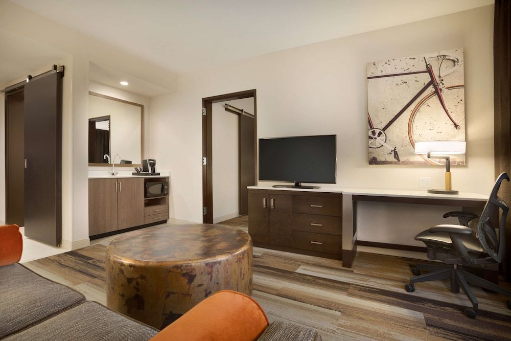 Suite, 1 King Bed, Accessible, Bathtub