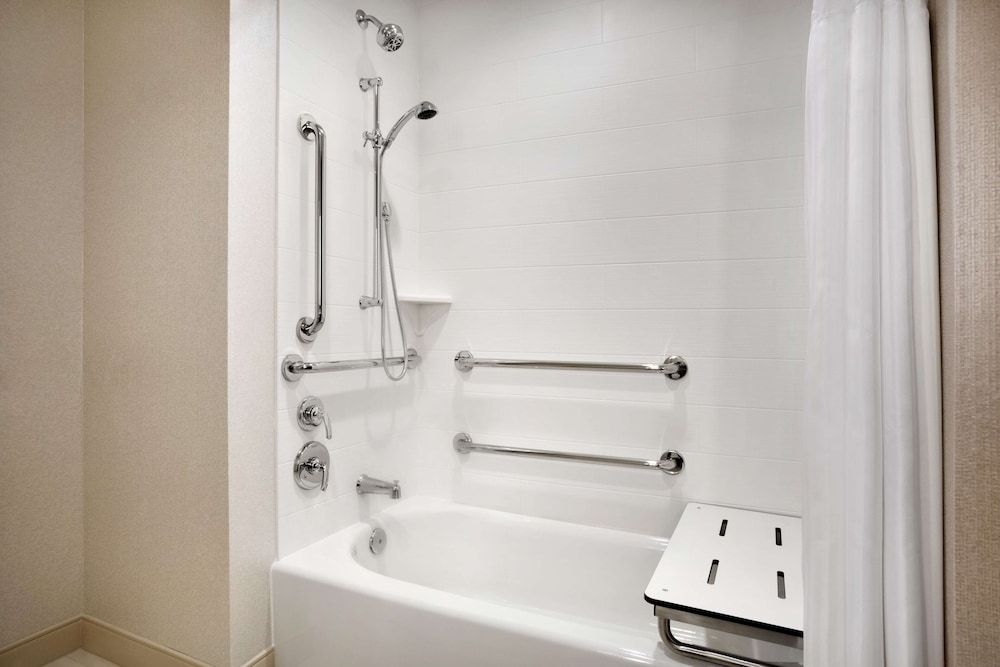 Suite, 1 King Bed, Accessible, Bathtub