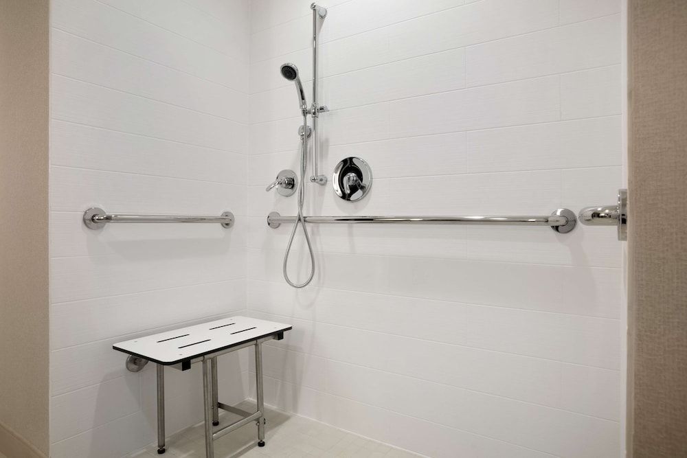 Room, 1 King Bed, Accessible (Mobility & Hearing, Roll-in Shower)