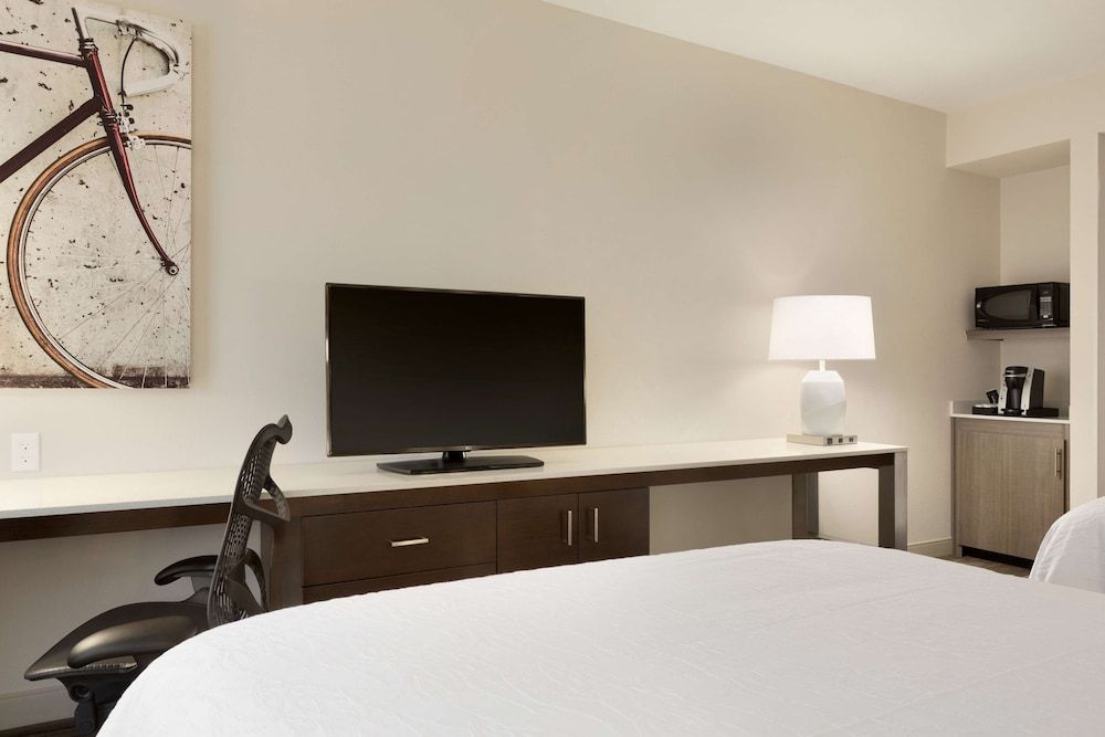 Room, 2 Queen Beds, Accessible, Bathtub