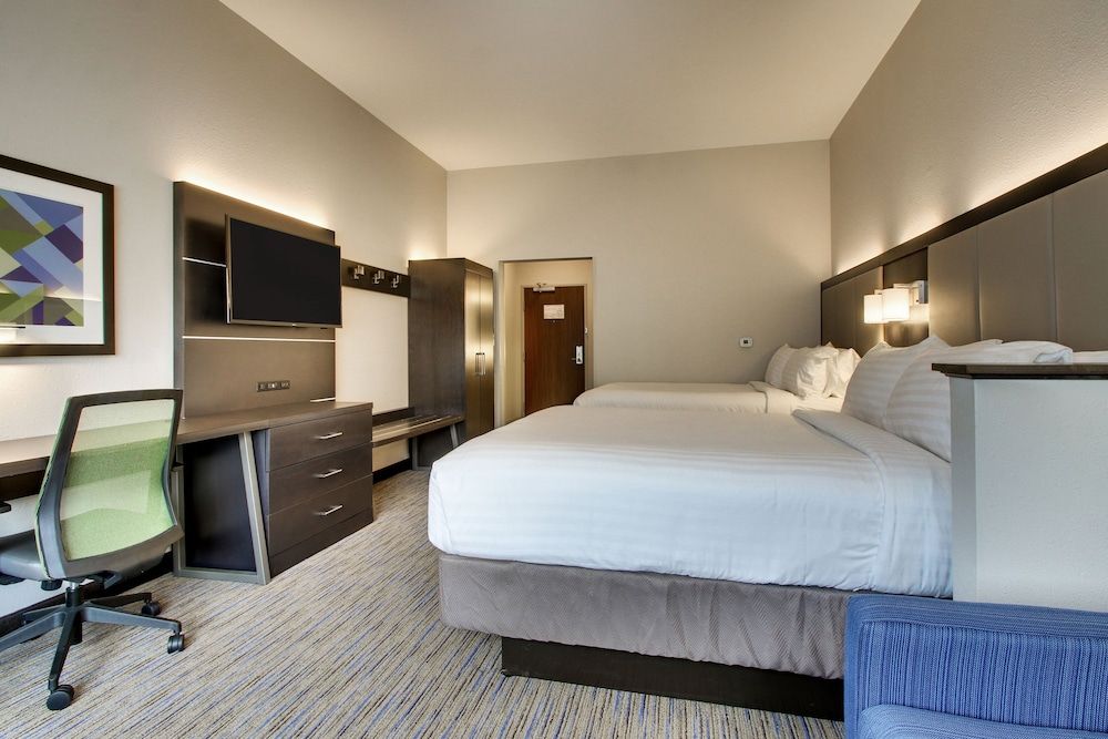 Suite, 2 Queen Beds (Walk-In Shower)