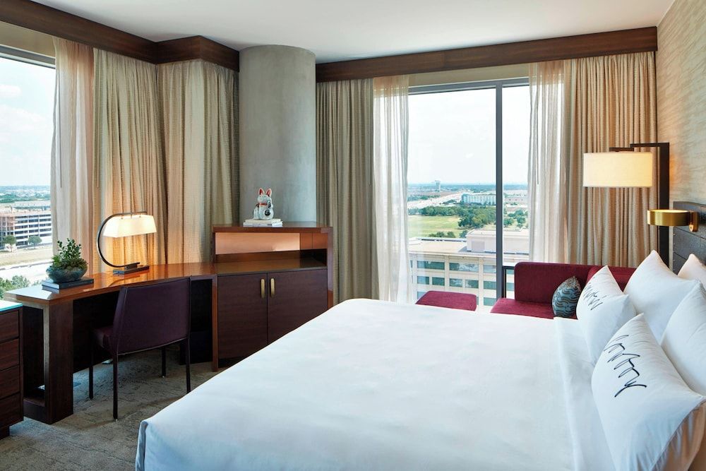 Room, 1 King Bed, Non Smoking, Corner